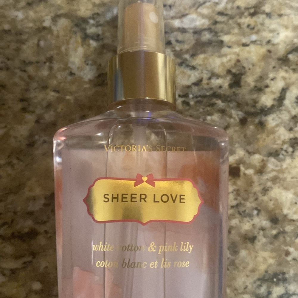 VICTORIA’S SECRET SHEER LOVE FRAGRANCE MIST